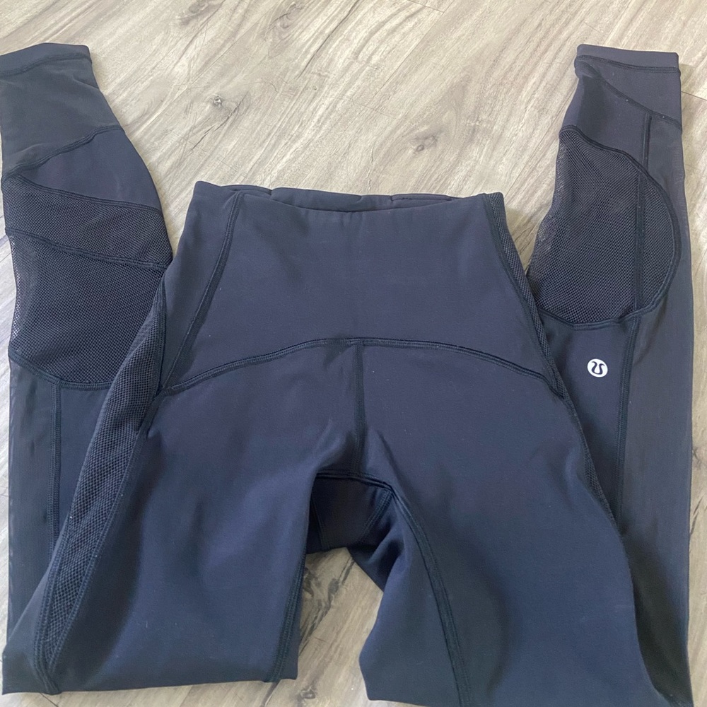 Lululemon size 4 black mesh leggings